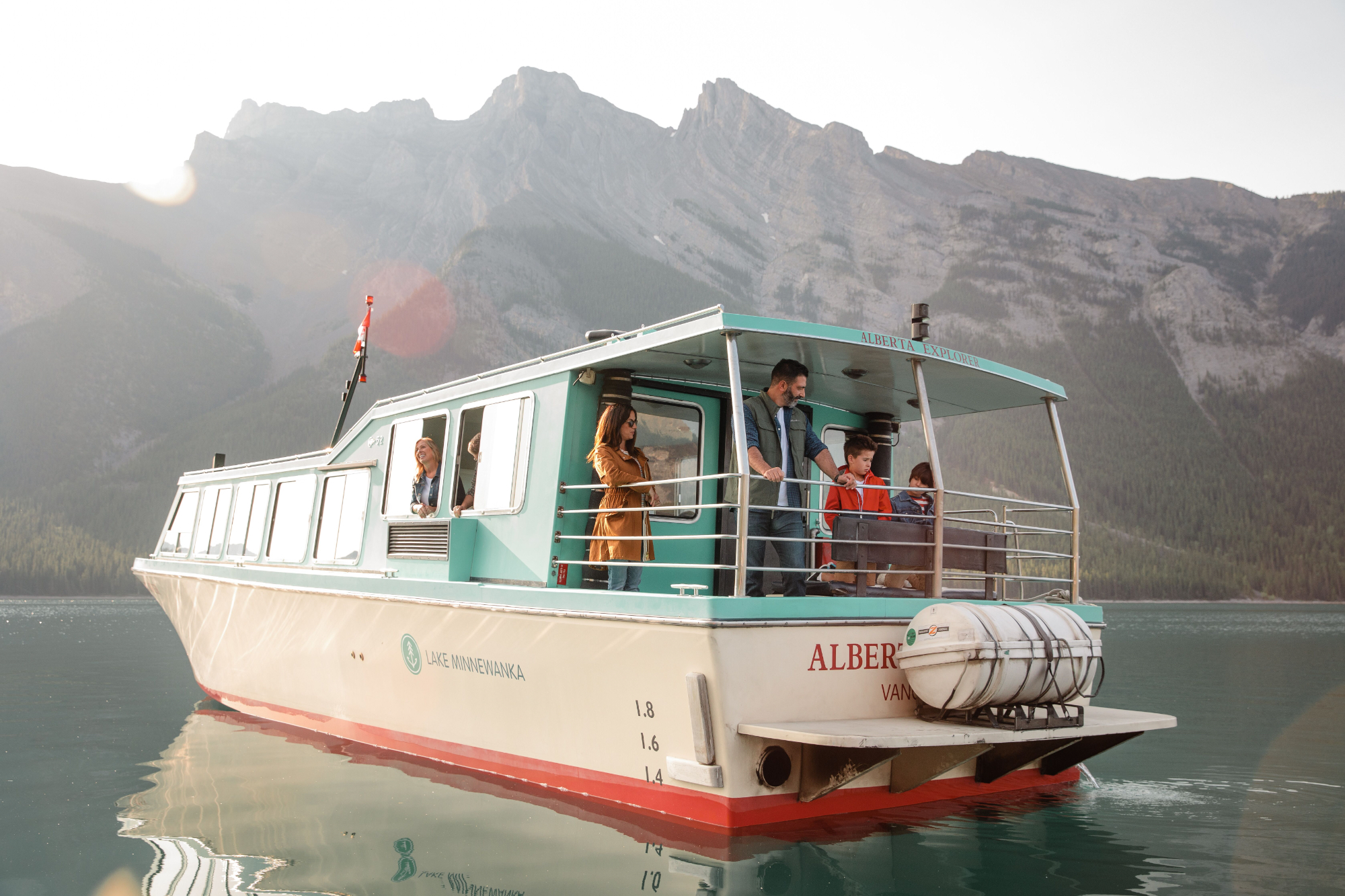 Cruise on Lake Minnewanka