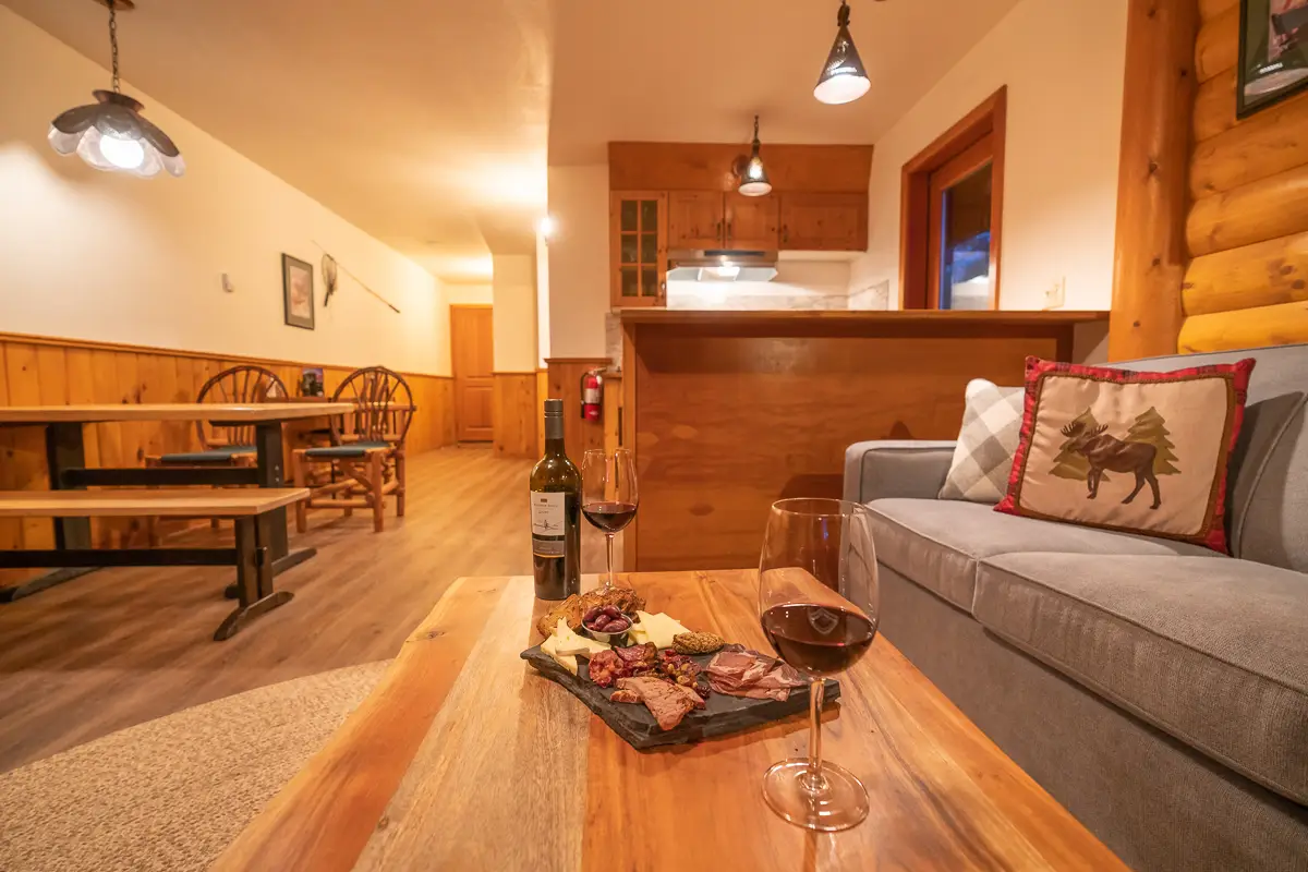 Basecamp Baker Creek: Cozy suite living area with wine and charcuterie board.
