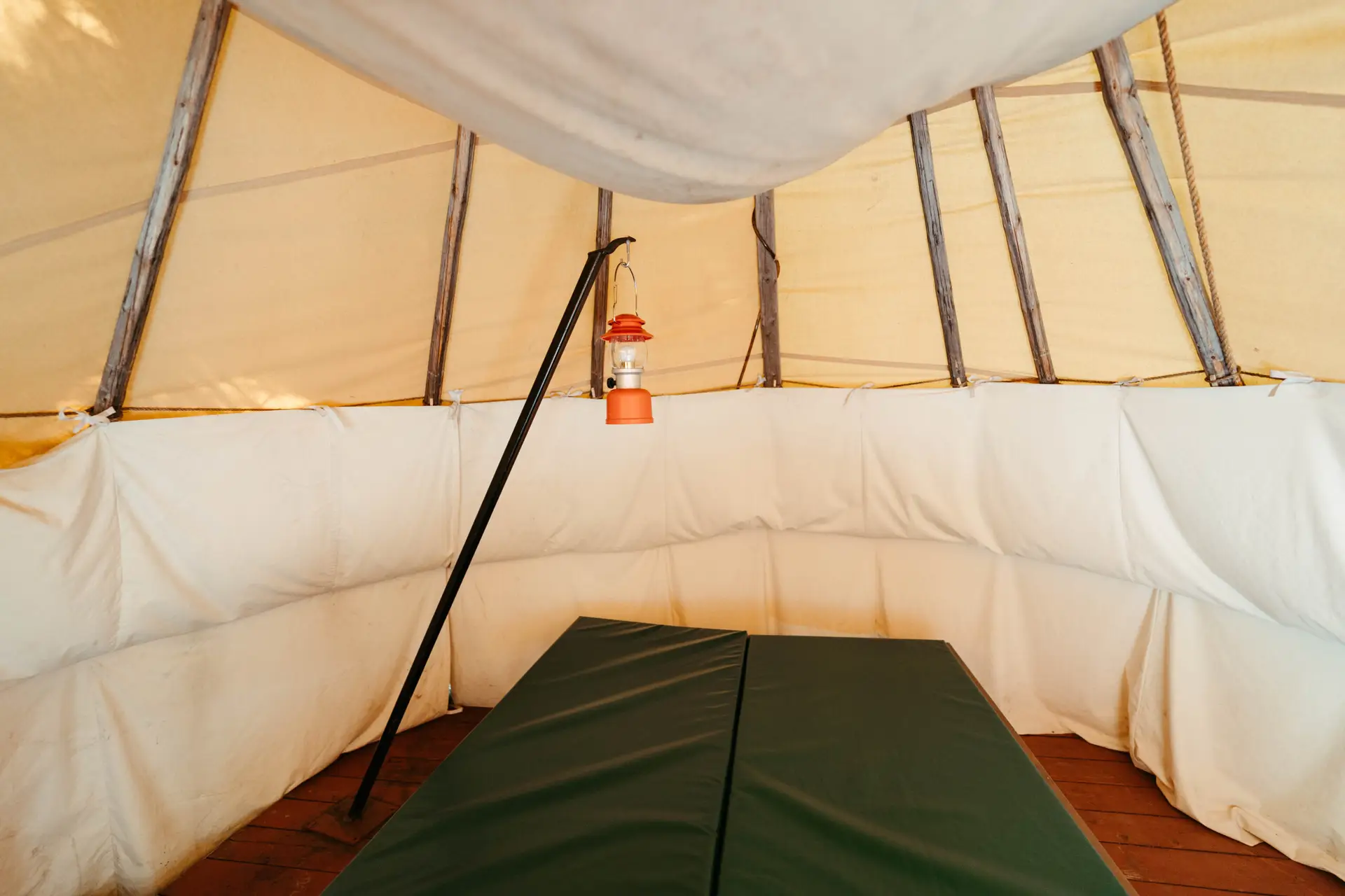Interior Tipi