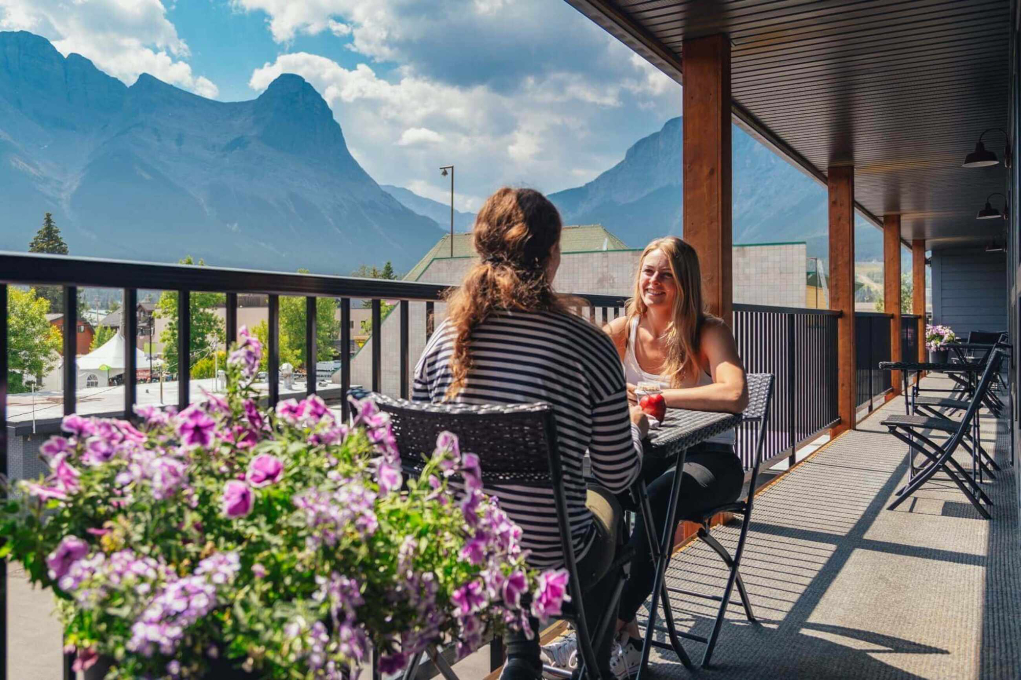Groups - 652ee70e4d53728f61cb9ac4_LamphouseHotel-Canmore-24