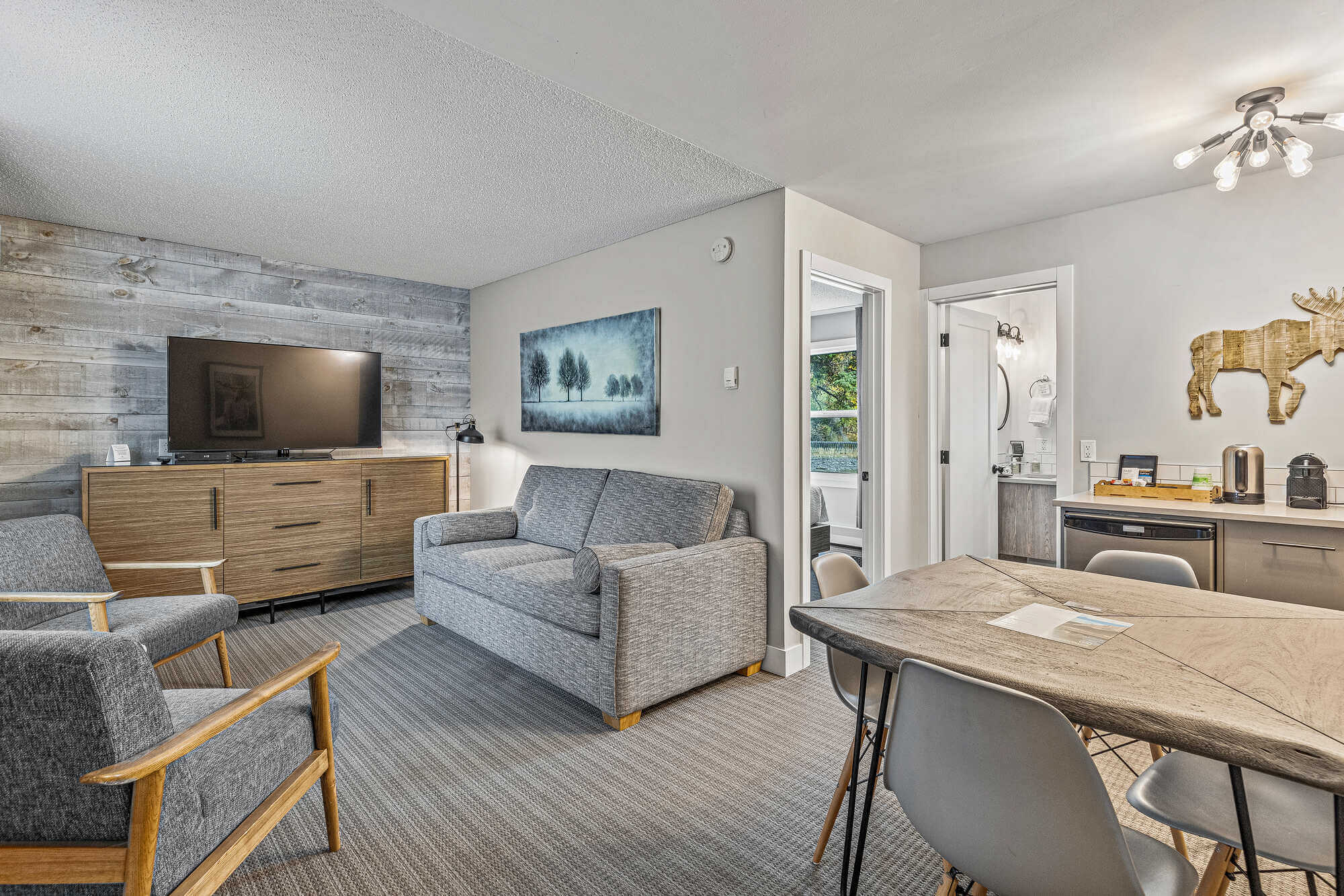 Lamphouse-Queen suite-1