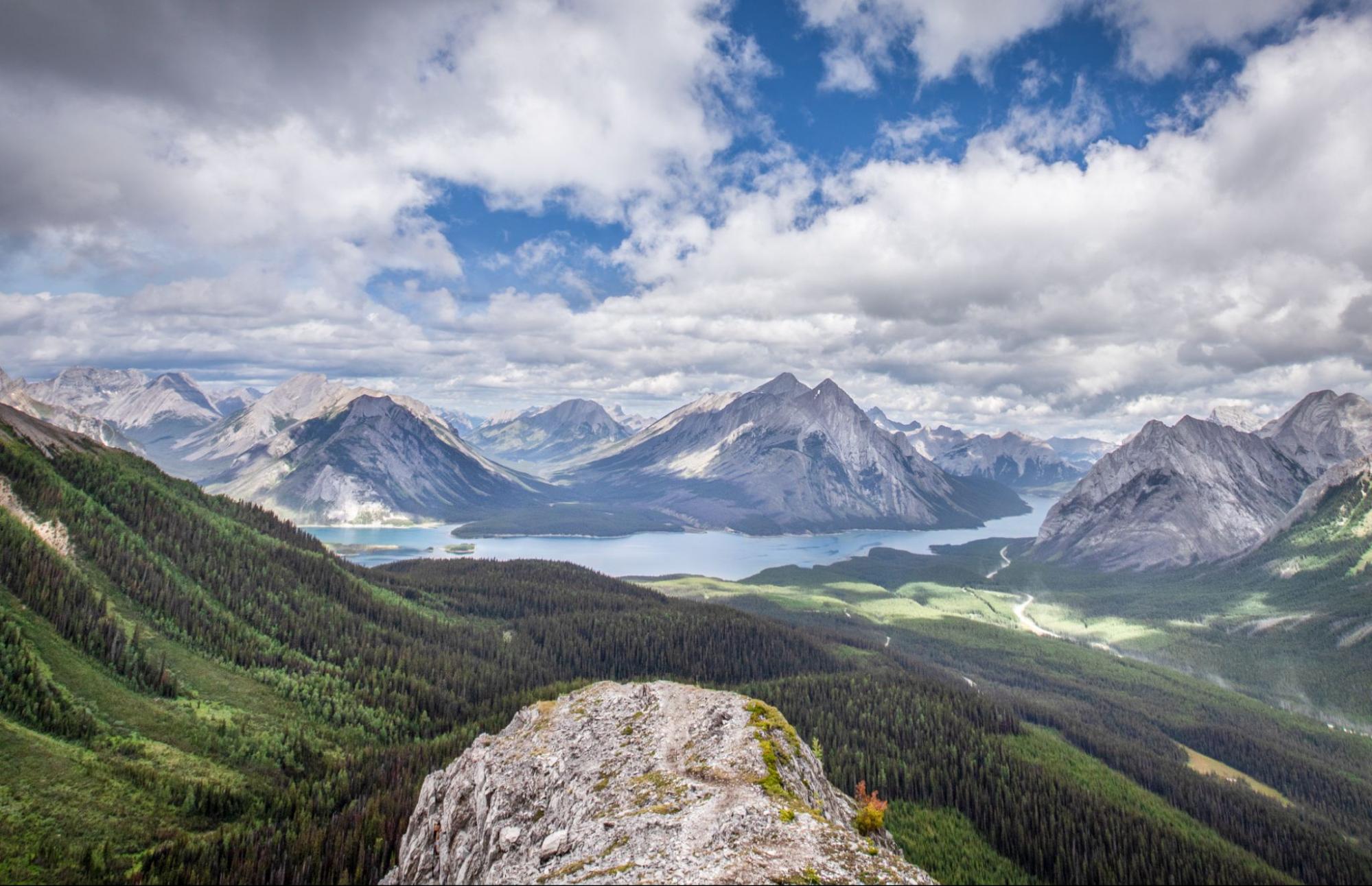 Panoramic view of Kananaskis Country mountains, lake, and forests, showcasing best hikes Kananaskis