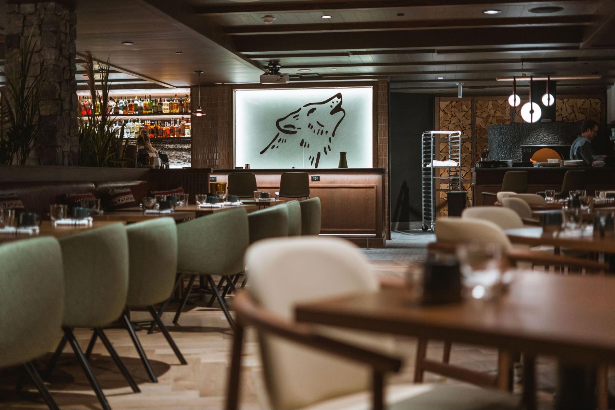 Rhythm & Howl Interior