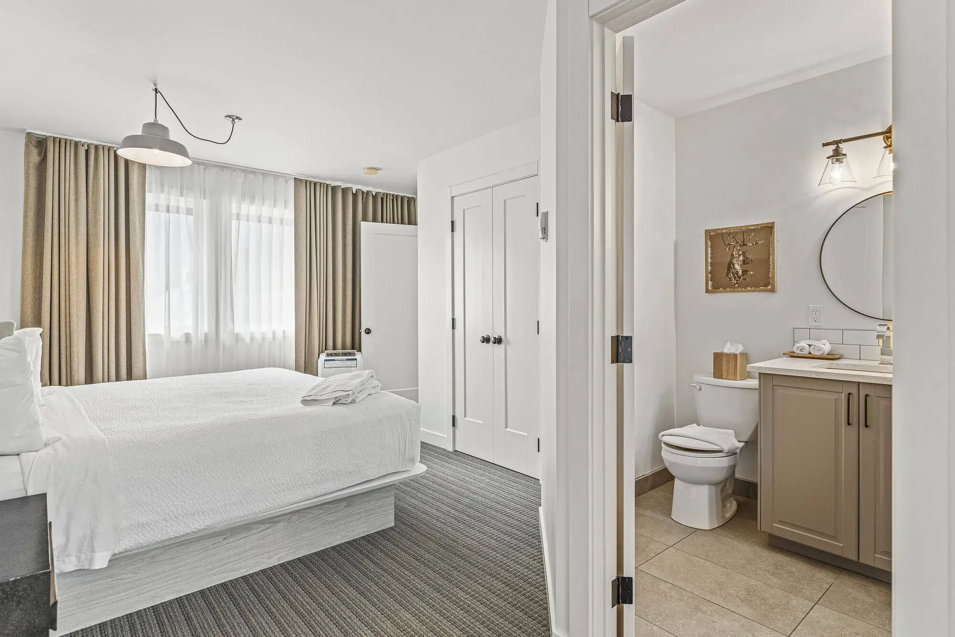 Lamphouse Apartment Canmore: Bed and bathroom view